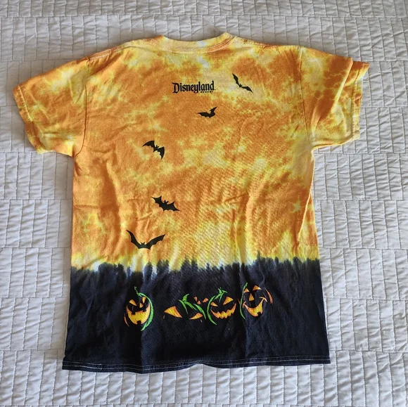 Disneyland 2019 Halloween Tee Shirt - Picture 2 of 3